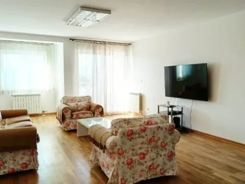 Izdavanje, trosoban stan, 88m², Vračar Hram, Vračar Sve Podlokacije - image 3