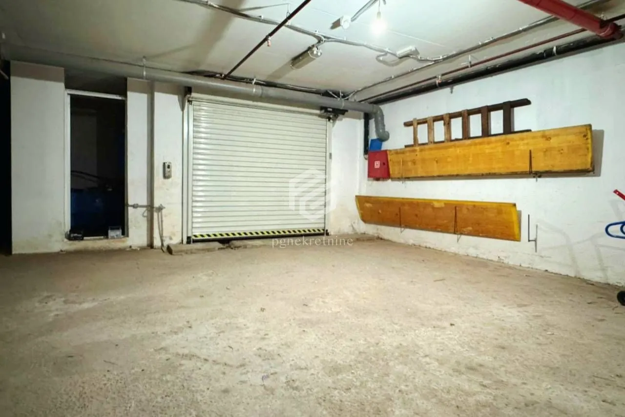 Rent, office space, 406m², Petrovac, Budva