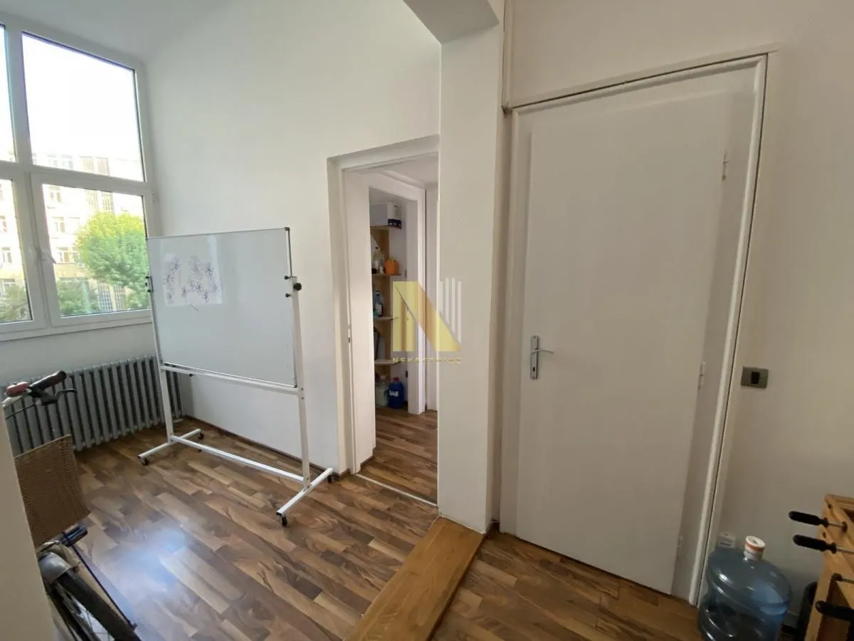 Prodaja, četvorosoban stan, 131m², Centar, Novi Sad