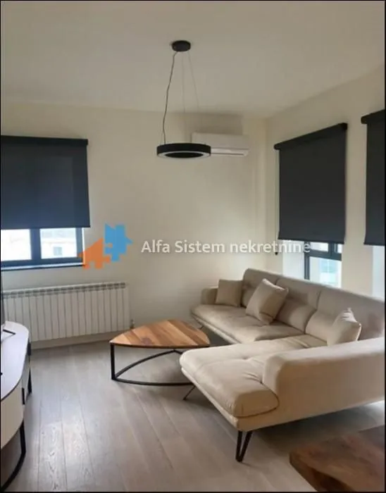 Izdavanje, trosoban stan, 73m², Savski Venac, Beograd
