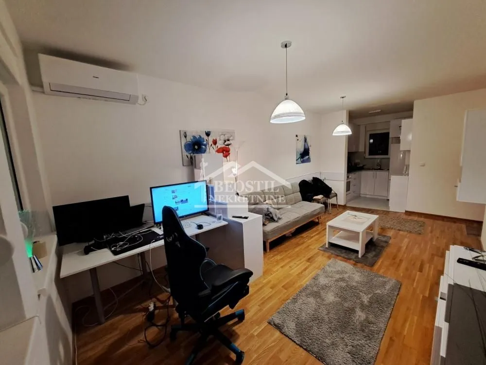 Izdavanje, dvosoban stan, 45m², Ledine, Beograd