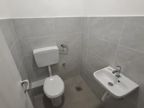 Izdavanje, trosoban stan, 75m², Petrovaradin, Novi Sad - image 13