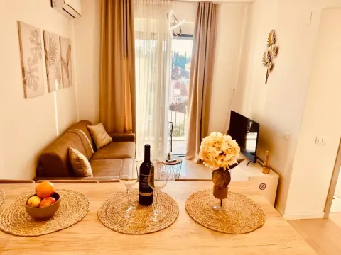 Izdavanje, jednosoban stan, 40m², Kalimanj, Tivat - image 7