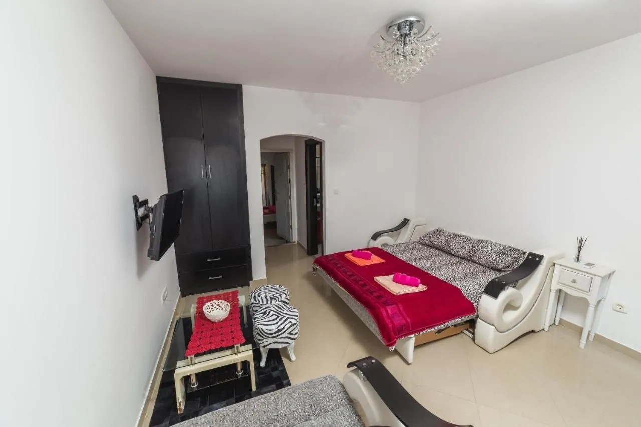 Izdavanje, kuća, 300m², Dubovica, Budva
