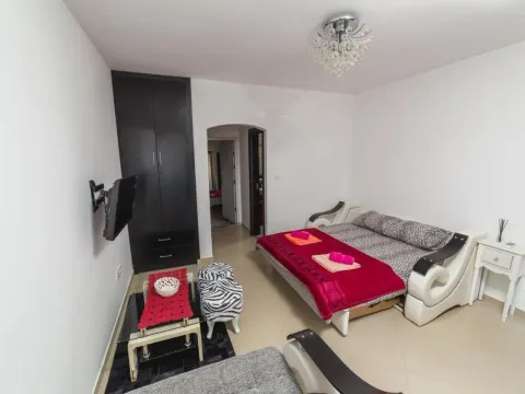 Izdavanje, kuća, 300m², Dubovica, Budva - image 14