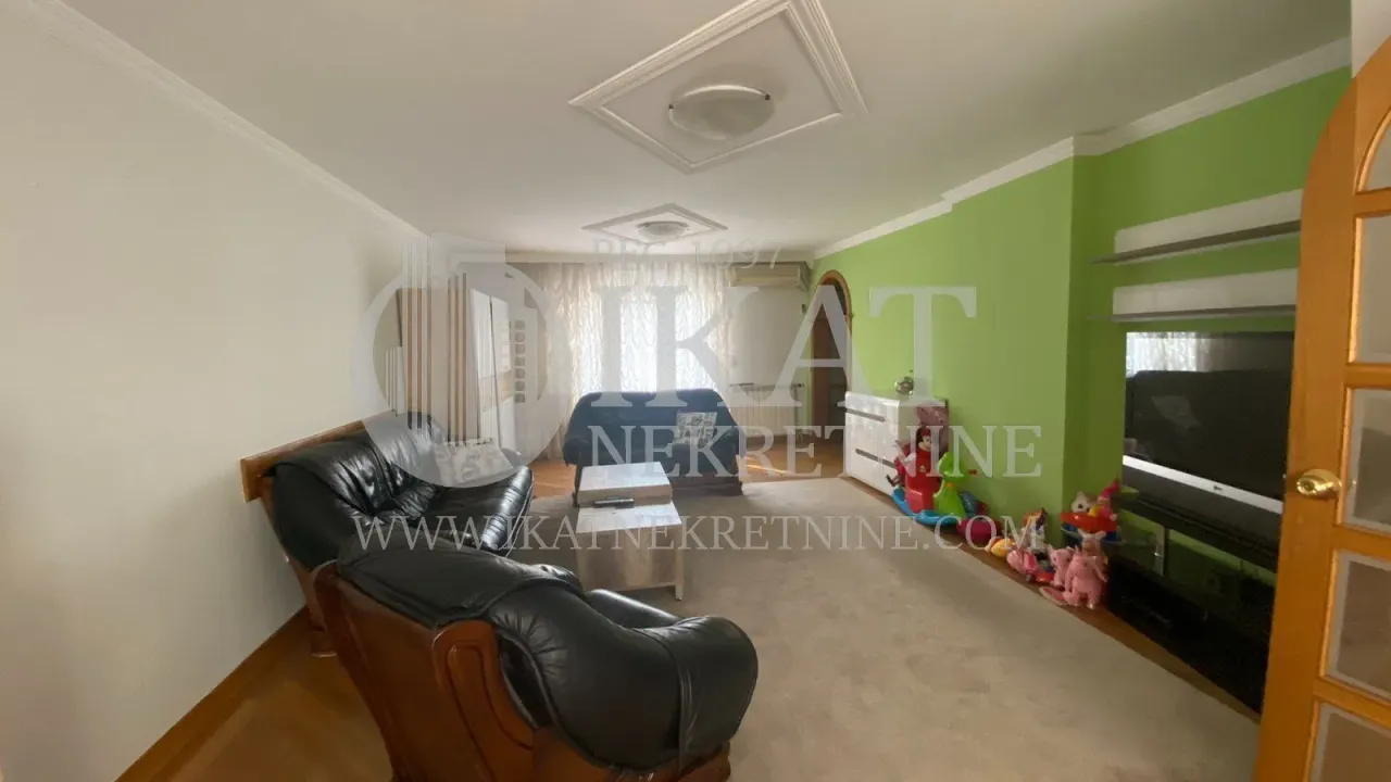 Izdavanje, stan, 200m², Vračar Sve Podlokacije, Beograd