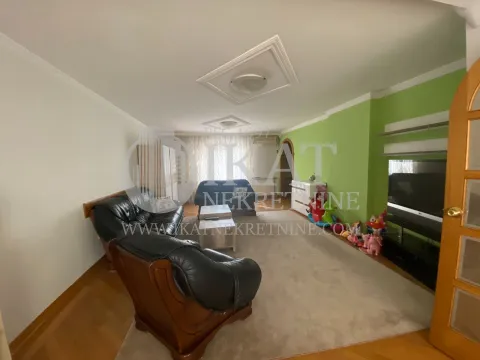 Izdavanje, stan, 200m², Vračar Sve Podlokacije, Beograd