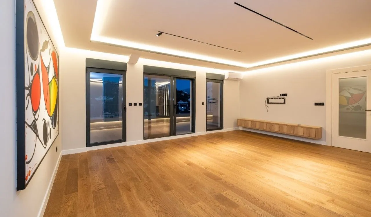 Izdavanje, trosoban stan, 163m², Preko Morače, Podgorica