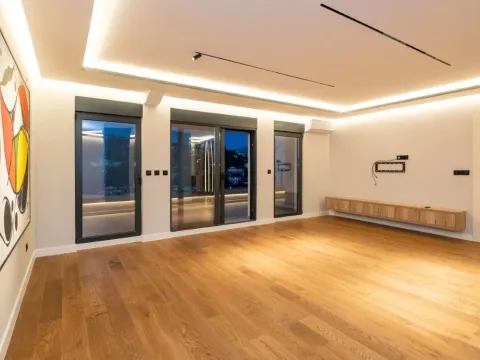 Izdavanje, trosoban stan, 163m², Preko Morače, Podgorica - image 1