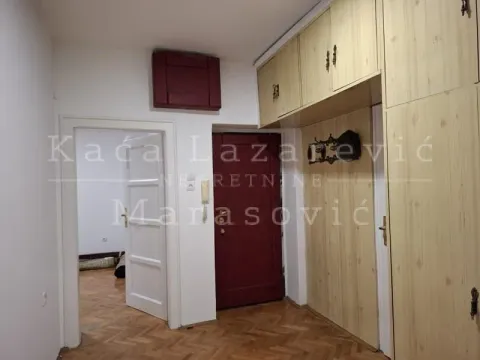 Izdavanje, trosoban stan, 86m², Savski Venac, Beograd - image 7