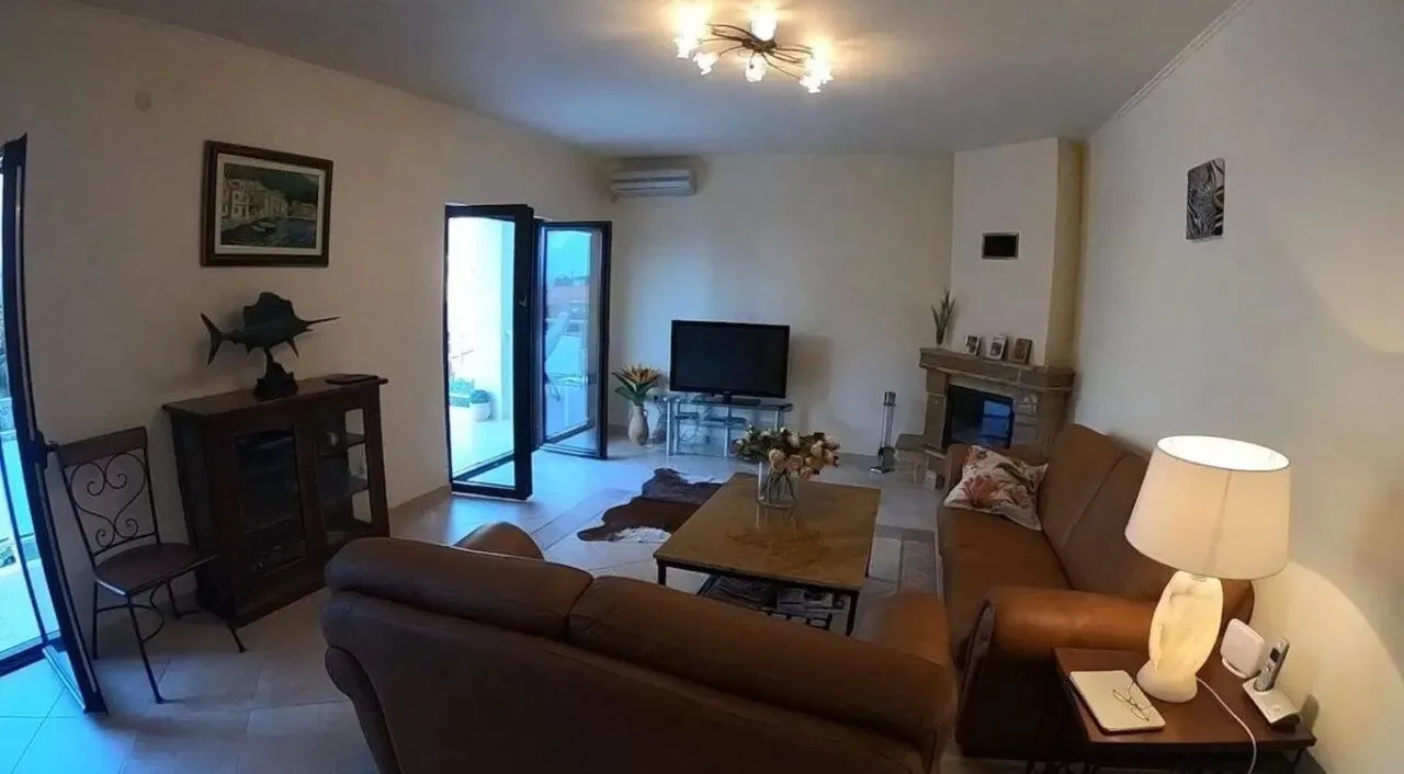 Prodaja, kuća, 240m², Prčanj, Kotor