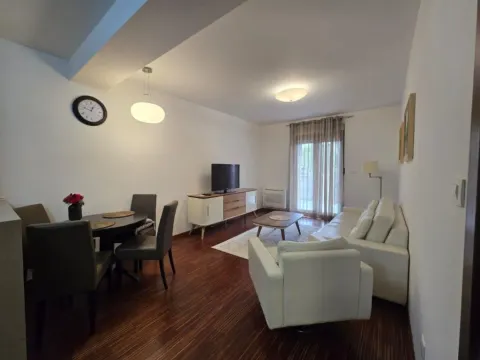 Izdavanje, dvosoban stan, 80m², Gorica C, Podgorica - image 5