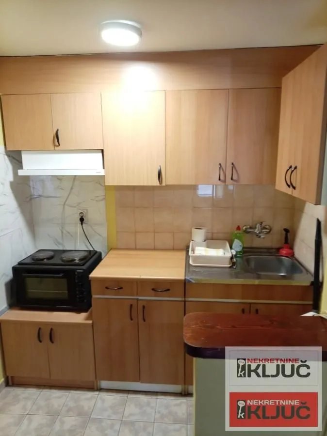 Izdavanje, garsonjera, 32m², Centar, Novi Sad