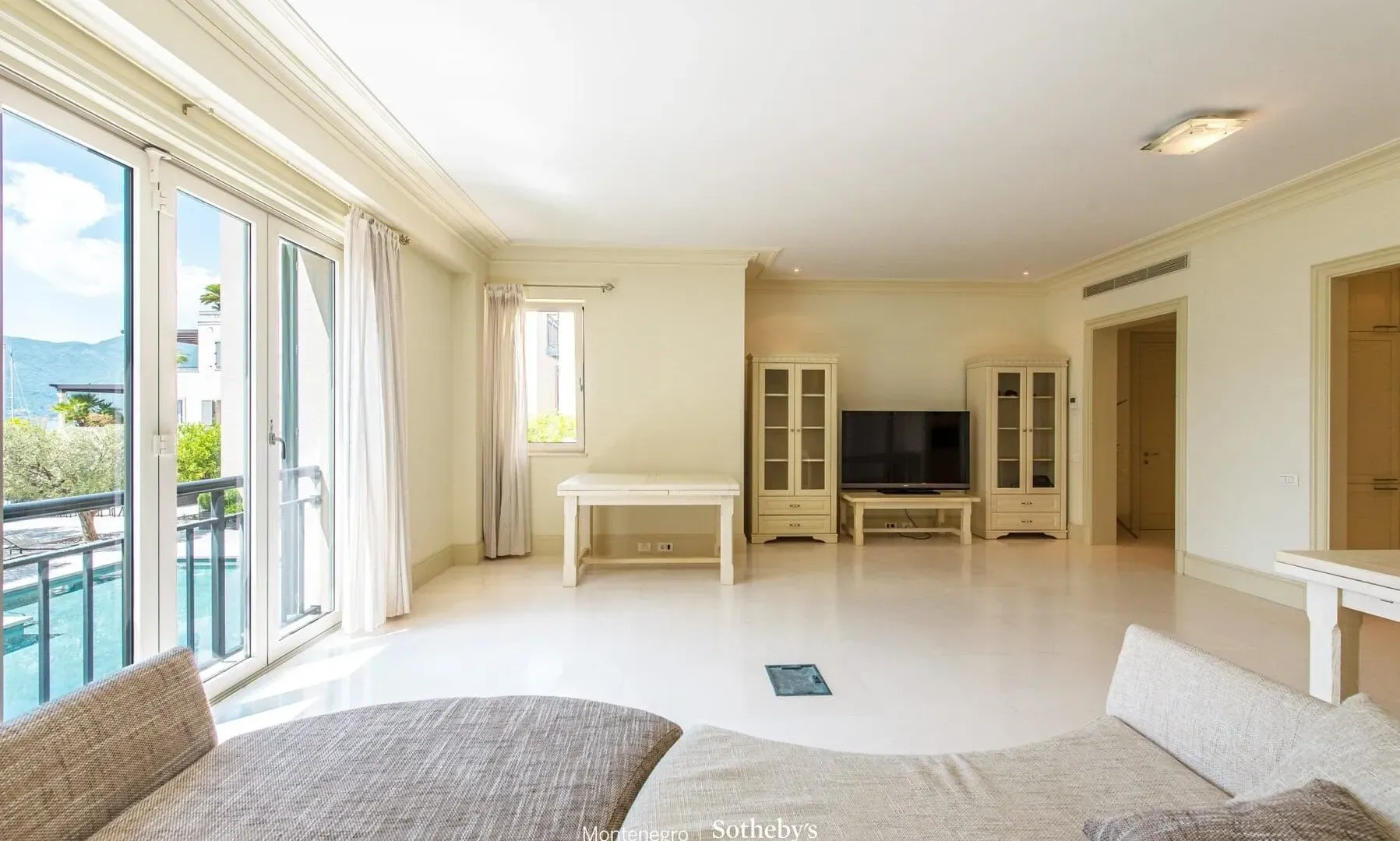 Izdavanje, dvosoban stan, 148m², Porto Montenegro, Tivat