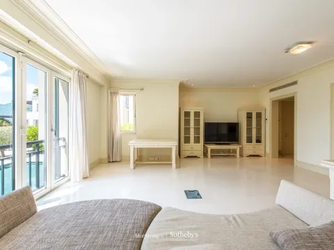 Izdavanje, dvosoban stan, 148m², Porto Montenegro, Tivat - image 2