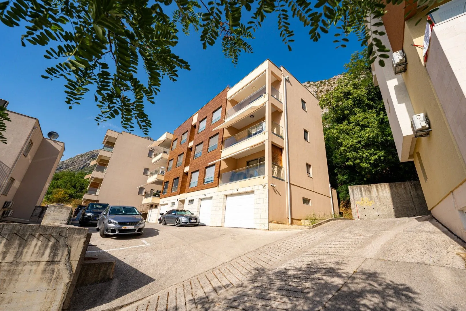 Prodaja, dvosoban stan, 168m², Dobrota, Kotor