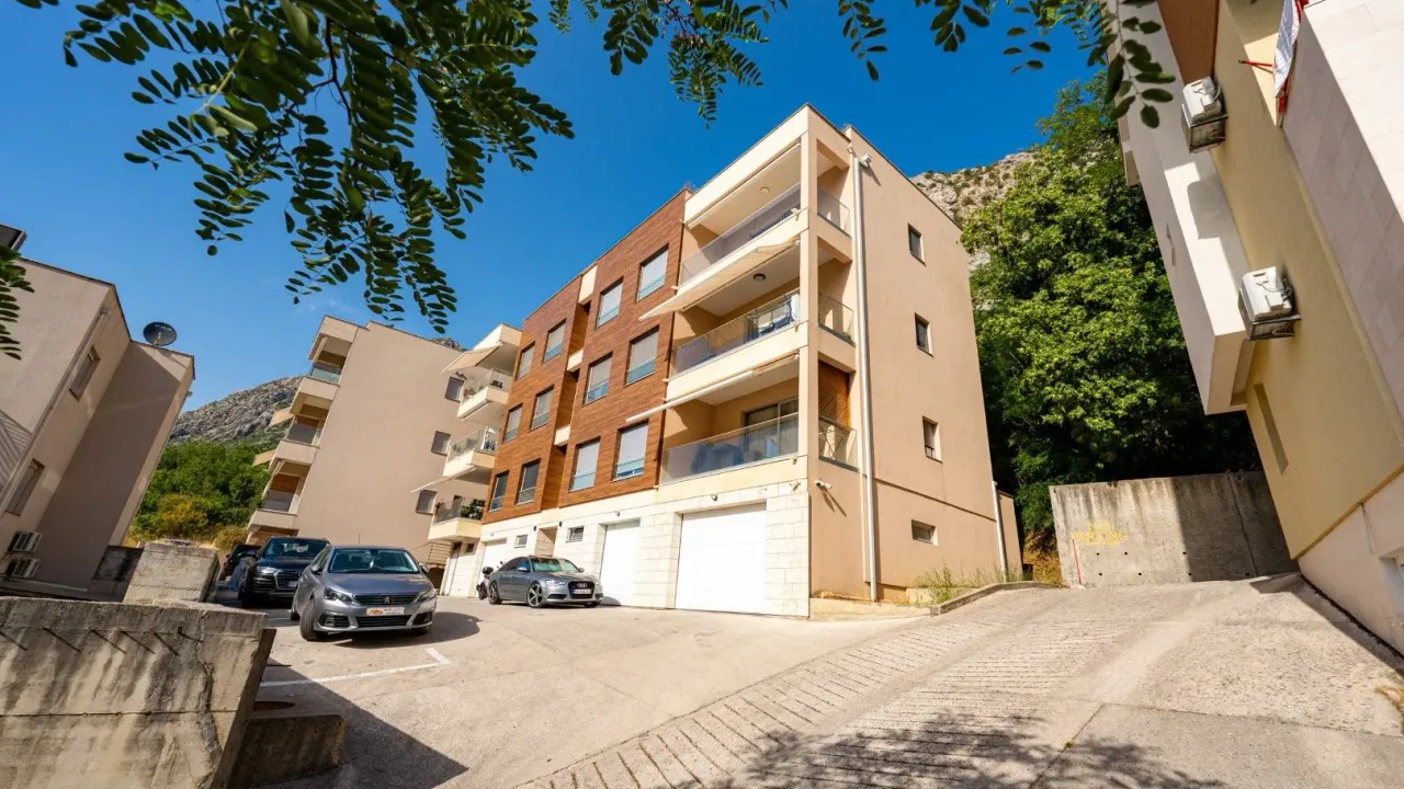 Prodaja, dvosoban stan, 168m², Dobrota, Kotor