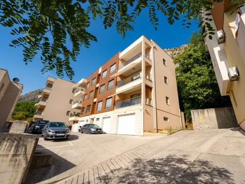 Prodaja, dvosoban stan, 168m², Dobrota, Kotor