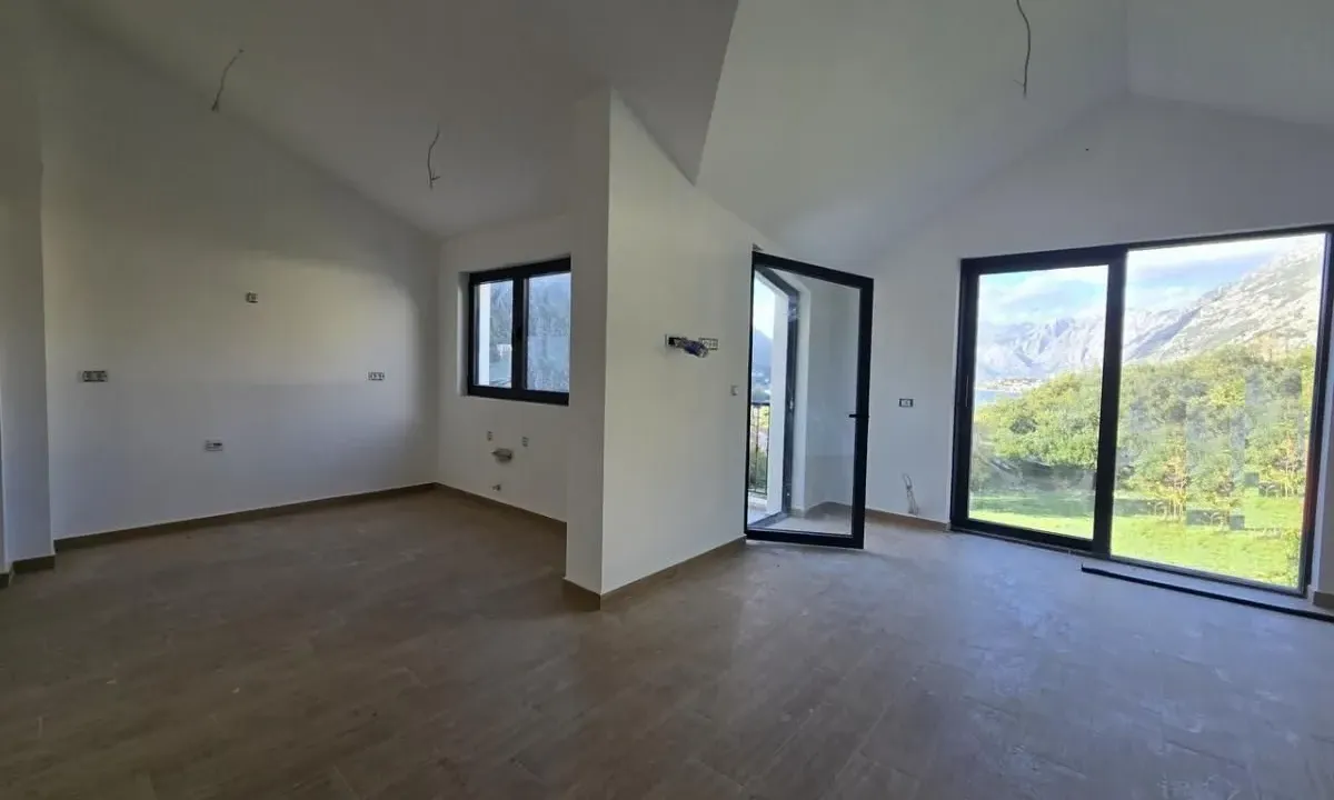 Sale, three bedroom apartment, 94m², Škaljari, Kotor
