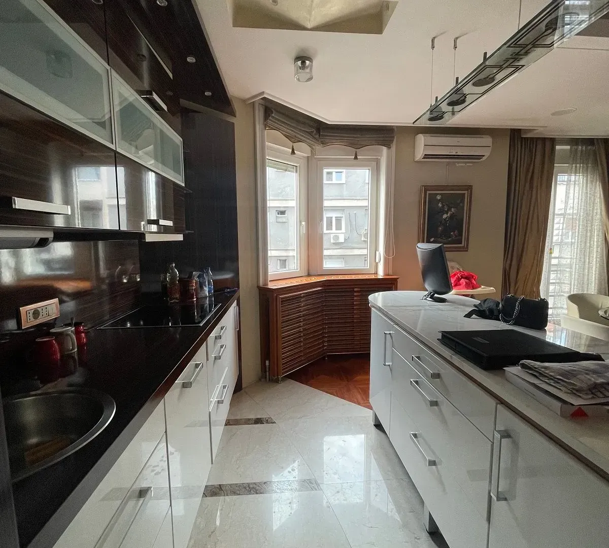 Izdavanje, četvorosoban stan, 135m², Vračar Sve Podlokacije, Beograd