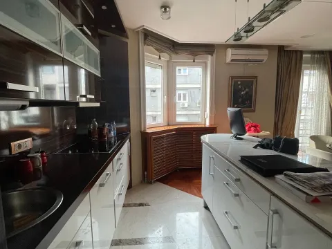 Izdavanje, četvorosoban stan, 135m², Vračar Sve Podlokacije, Beograd - image 4