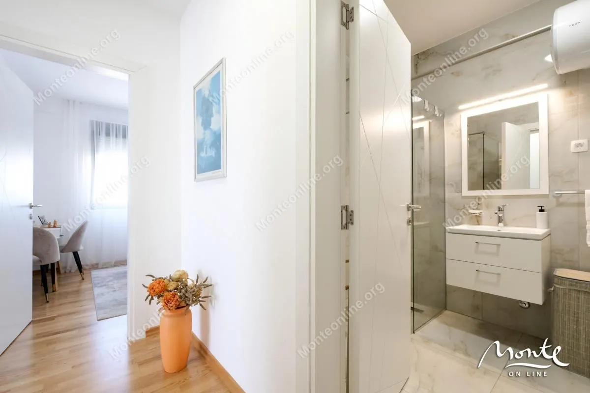 Sale, two bedroom apartment, 63m², Tivat, Crna Gora