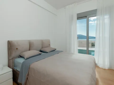 Izdavanje, četvorosoban stan, 273m², Marići, Tivat - image 14