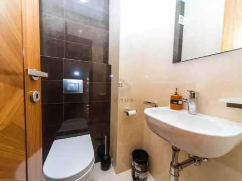 Izdavanje, dvosoban stan, 75m², Centar, Podgorica - image 13