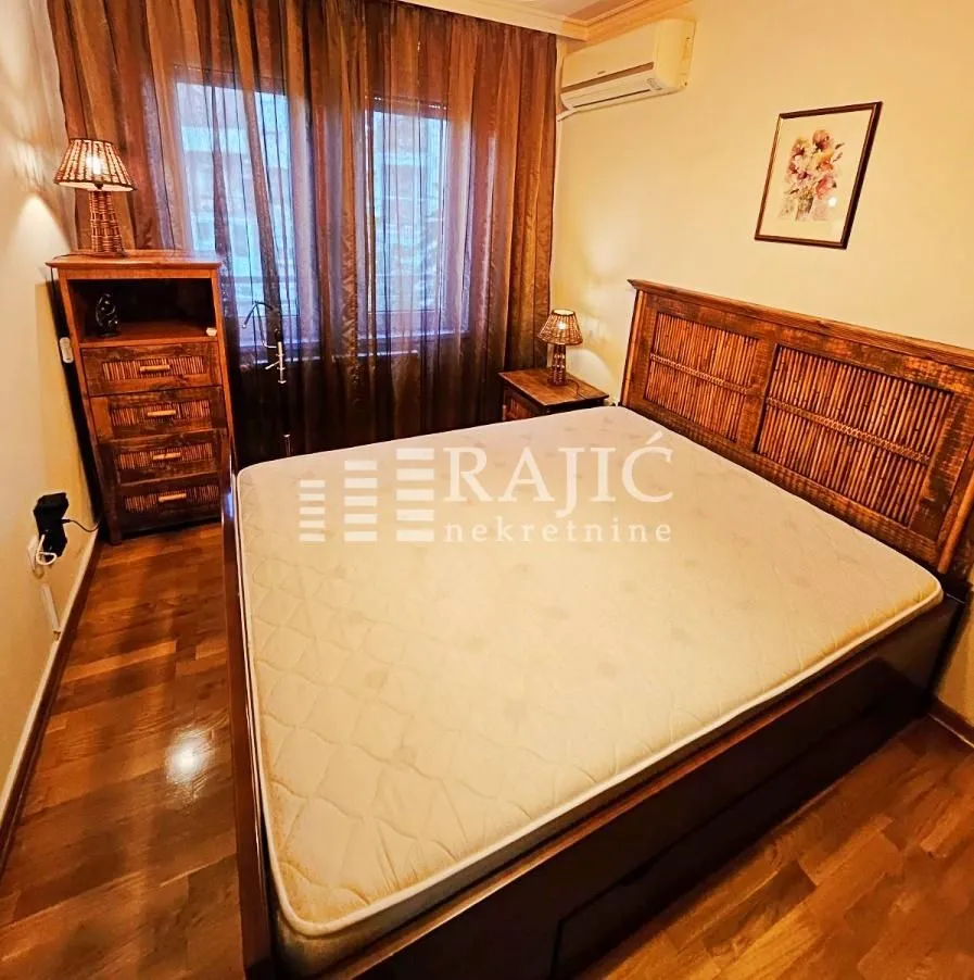 Furnished bedroom with a double bed.