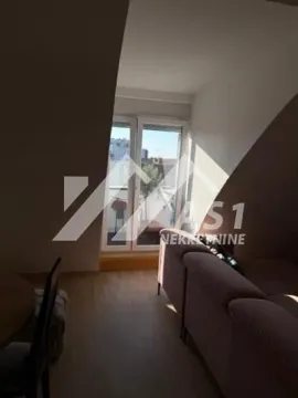 Dnevna soba sa garniturom i izlazom na terasu. - image 2