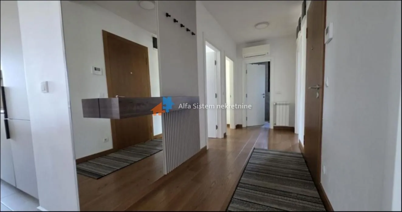 Izdavanje, četvorosoban stan, 98m², Vračar Sve Podlokacije, Beograd