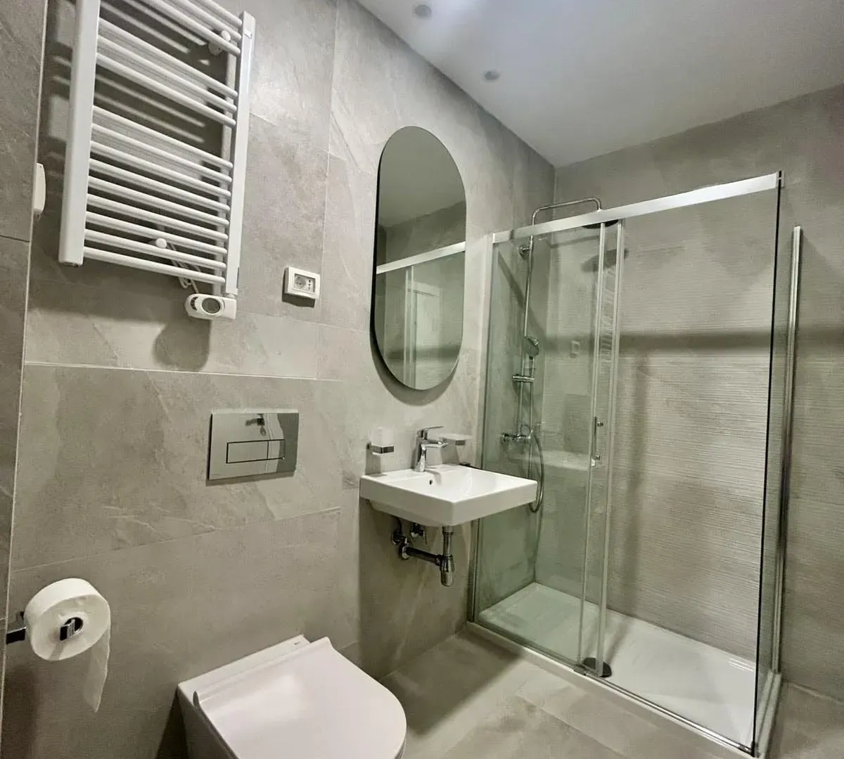 Izdavanje, jednosoban stan, 43m², Central Point, Podgorica