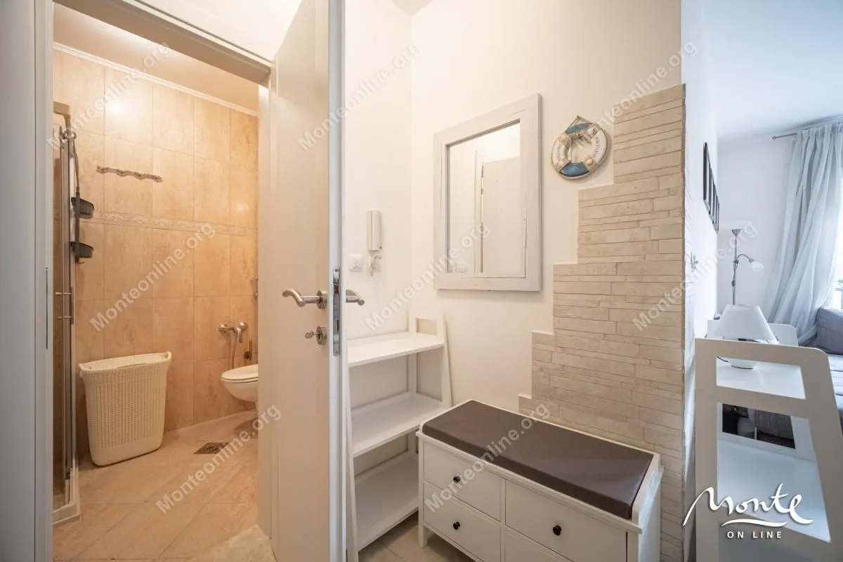 Prodaja, jednosoban stan, 59m², Dobrota, Kotor
