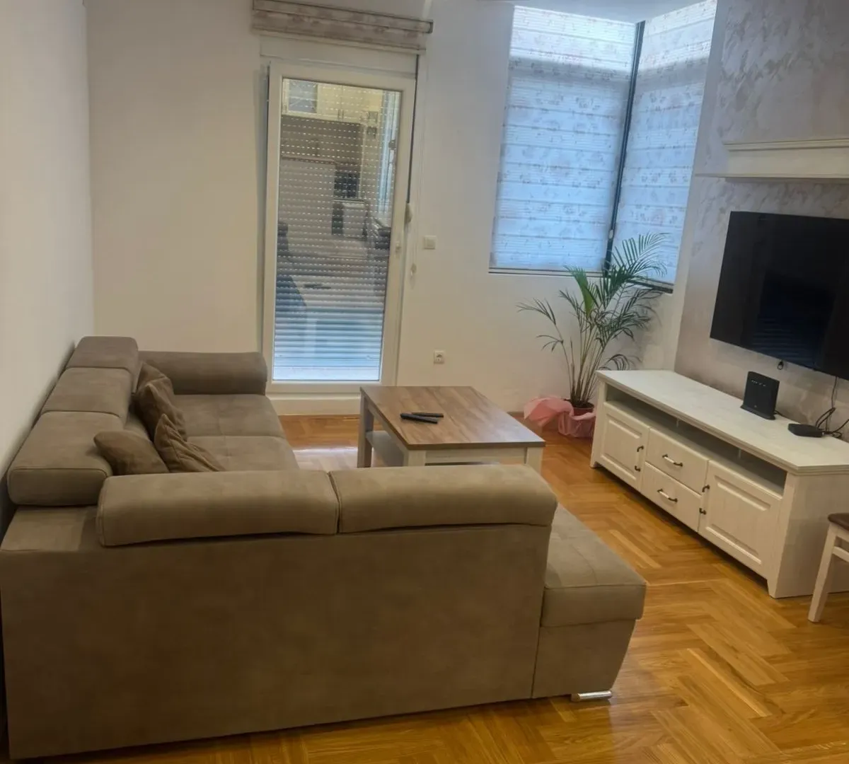 Izdavanje, jednosoban stan, 52m², Kava, Tivat