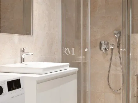 Rent, one bedroom apartment, 73m², Škaljari, Kotor - image 11