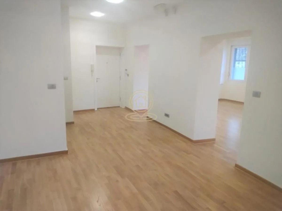 Izdavanje, poslovni prostor, 80m², Stari Grad, Beograd