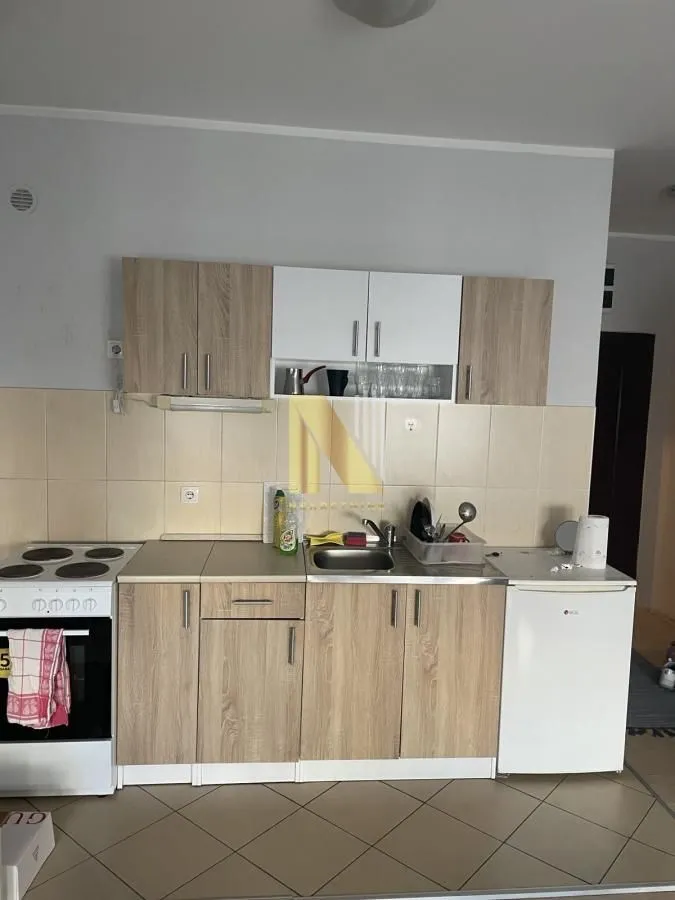Izdavanje, garsonjera, 27m², Salajka, Novi Sad Sve Podlokacije