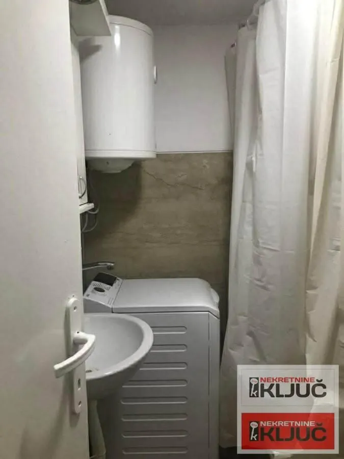 Izdavanje, garsonjera, 19m², Podbara, Novi Sad Sve Podlokacije