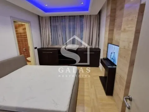 Izdavanje, trosoban stan, 148m², Savski Venac, Beograd - image 8