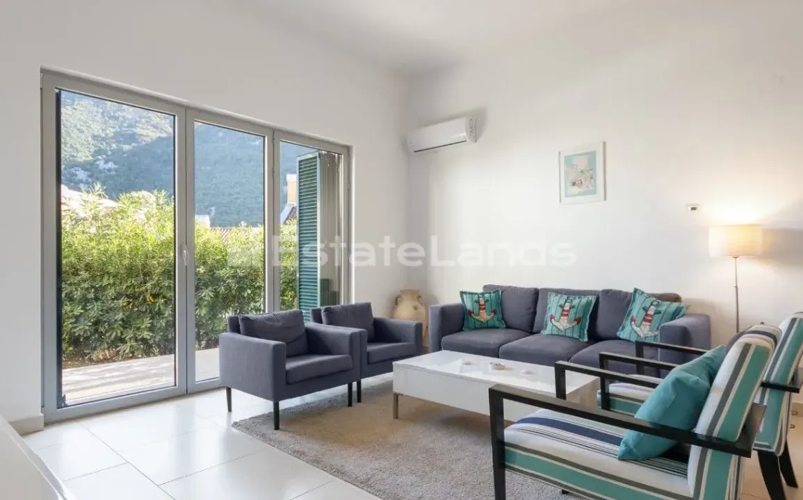 Sale, two bedroom apartment, 82m², Morinj, Kotor