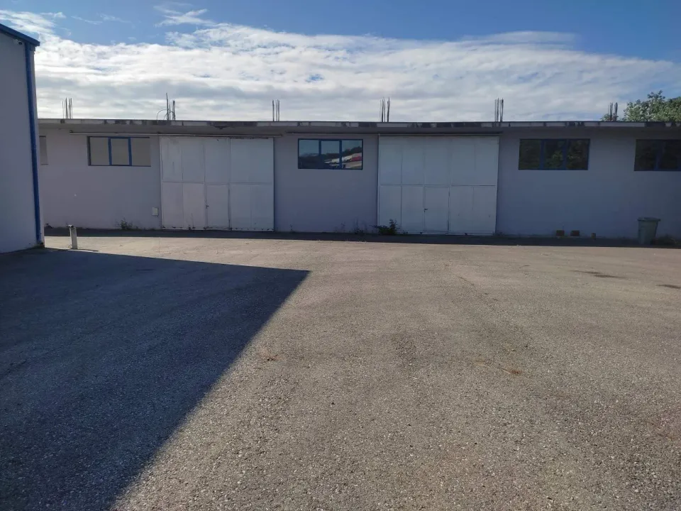 Rent, office space, 800m², Bandići, Danilovgrad