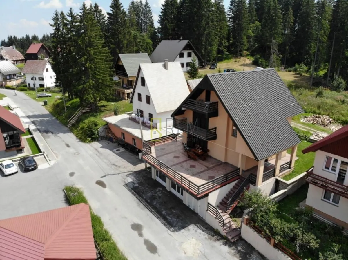 Prodaja, kuća, 242m², Žabljak, Crna Gora