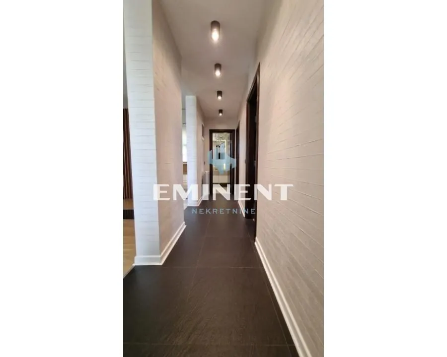Sale, house, 345m², Surčin, Beograd