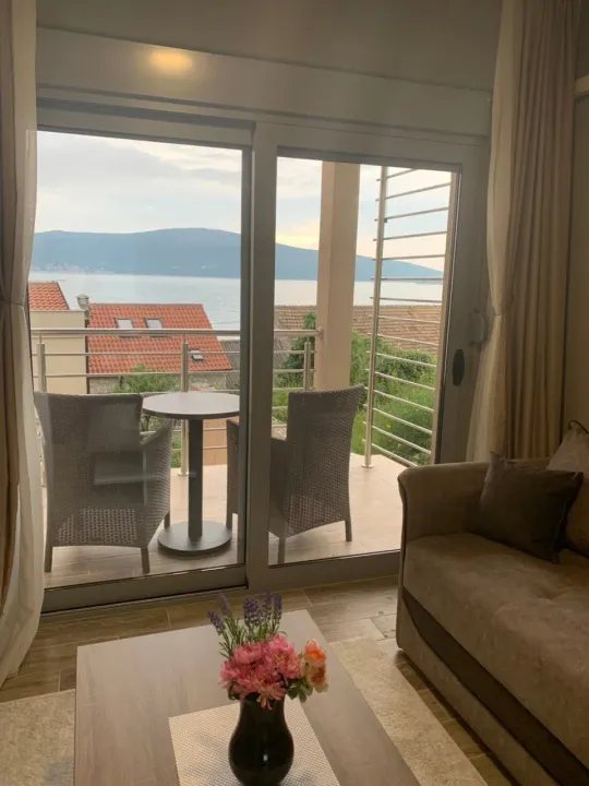 Izdavanje, garsonjera, 26m², Opatovo, Tivat
