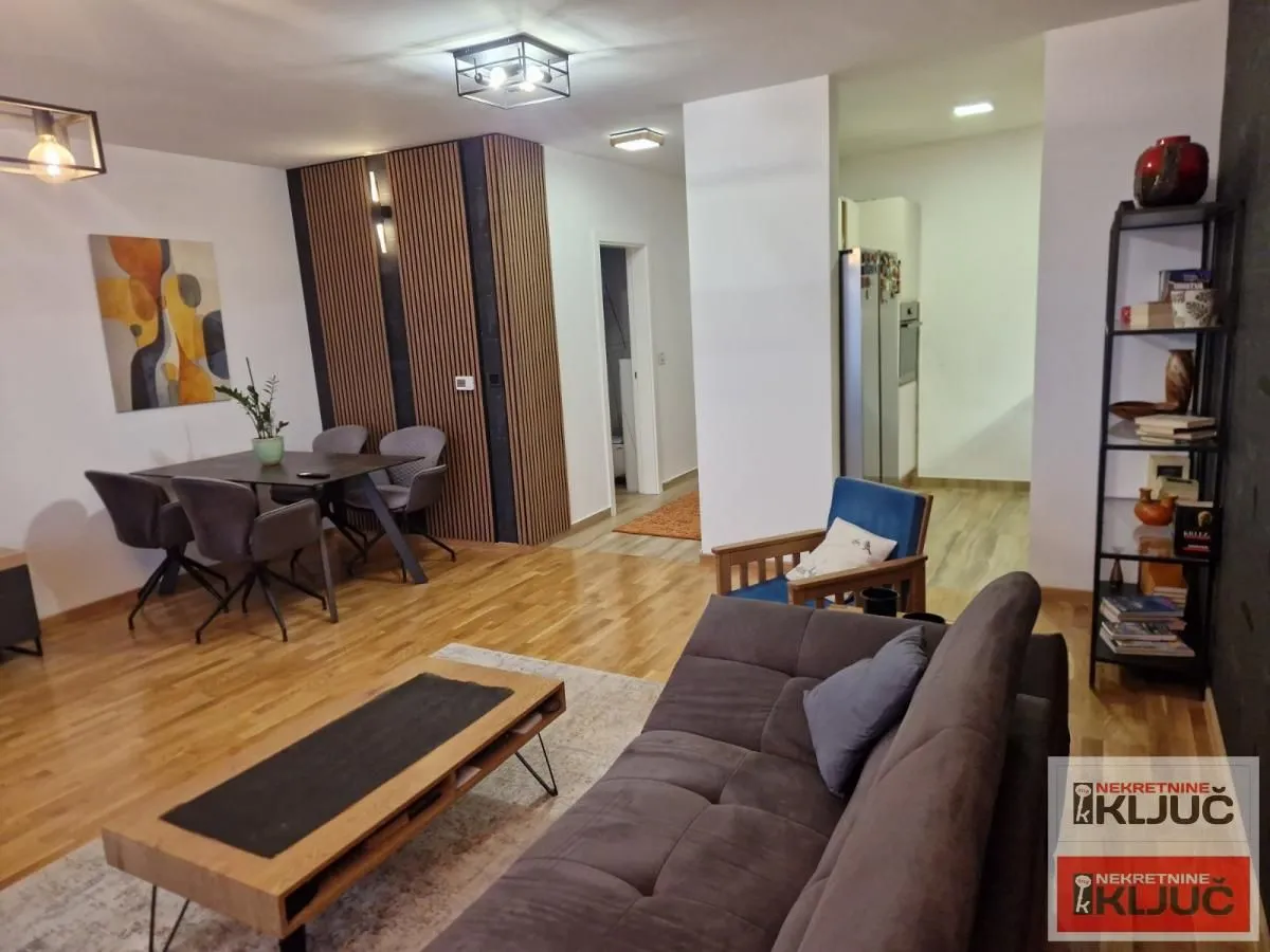 Prodaja, četvorosoban stan, 98m², Petrovaradin, Novi Sad