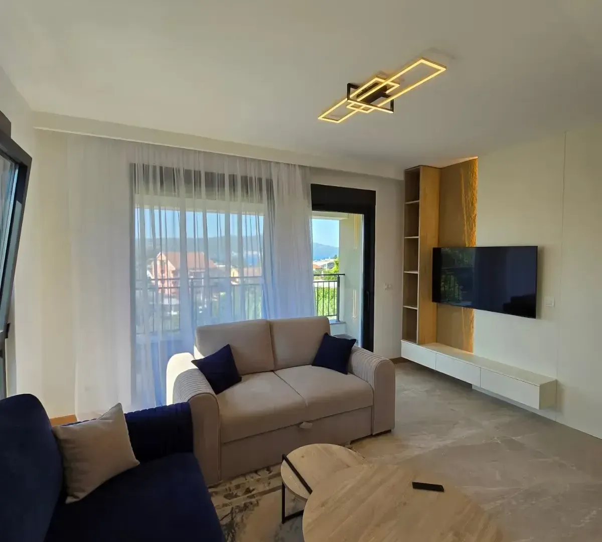 Izdavanje, stan, 50m², Tivat, Crna Gora