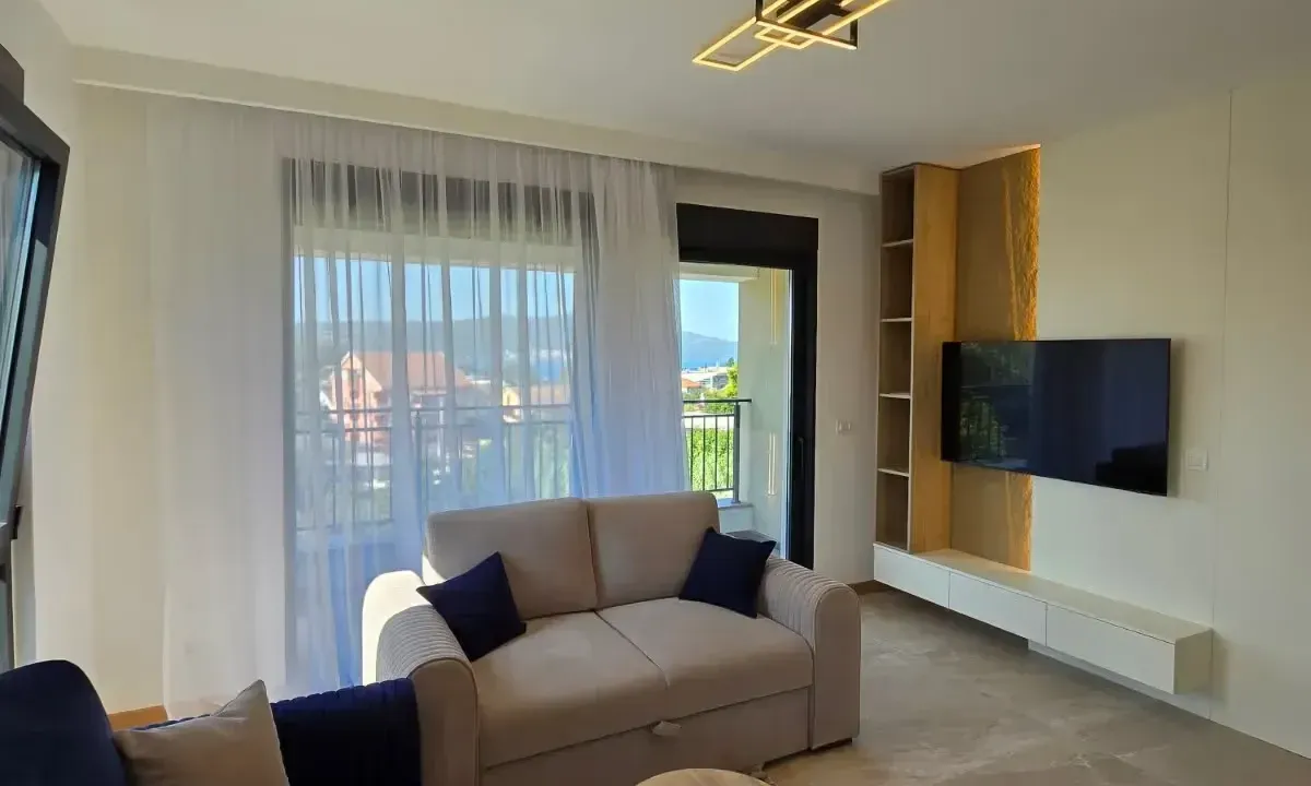 Izdavanje, stan, 50m², Tivat, Crna Gora