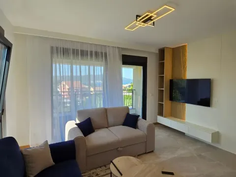 Izdavanje, stan, 50m², Tivat, Crna Gora