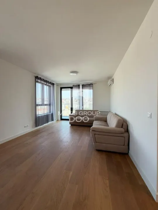 Izdavanje, poslovni prostor, 79m², Savski Venac, Beograd