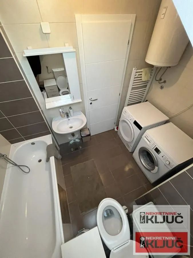 Prodaja, četvorosoban stan, 77m², Bulevar patrijarha Pavla, Novi Sad Sve Podlokacije